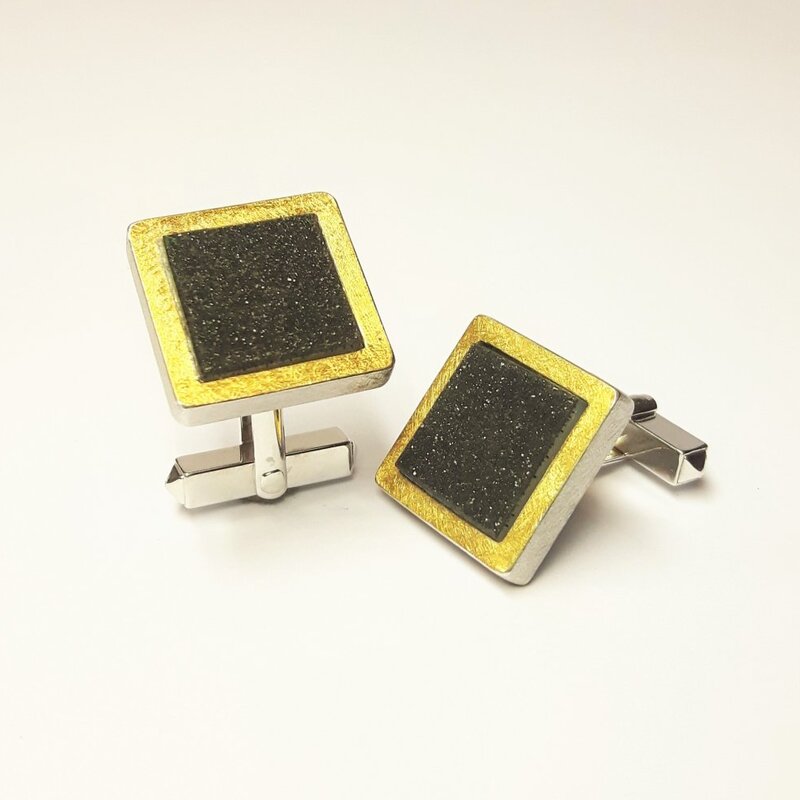 Boutons de manchettes, argent 925-., or fin et agates cristallisées.