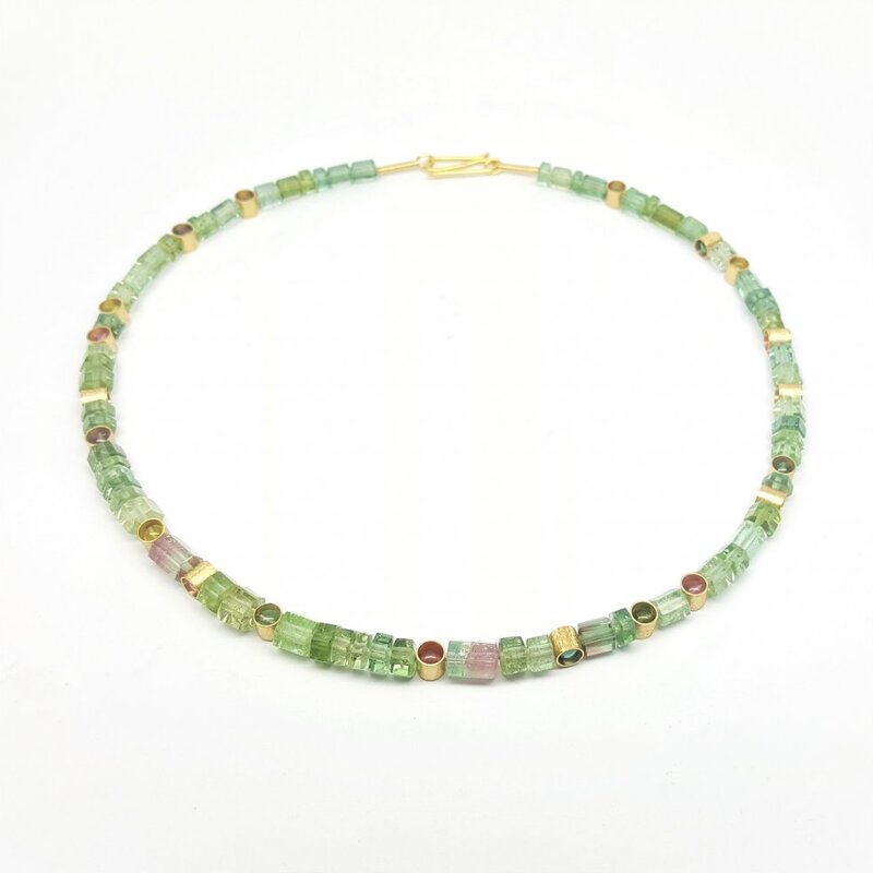Collier en tourmaline et or jaune 18kt. Pièce unique.
