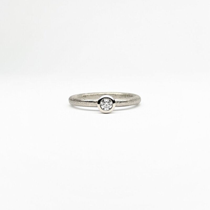 "combiring mini", or blanc 18kt et diamant 0,1ct.