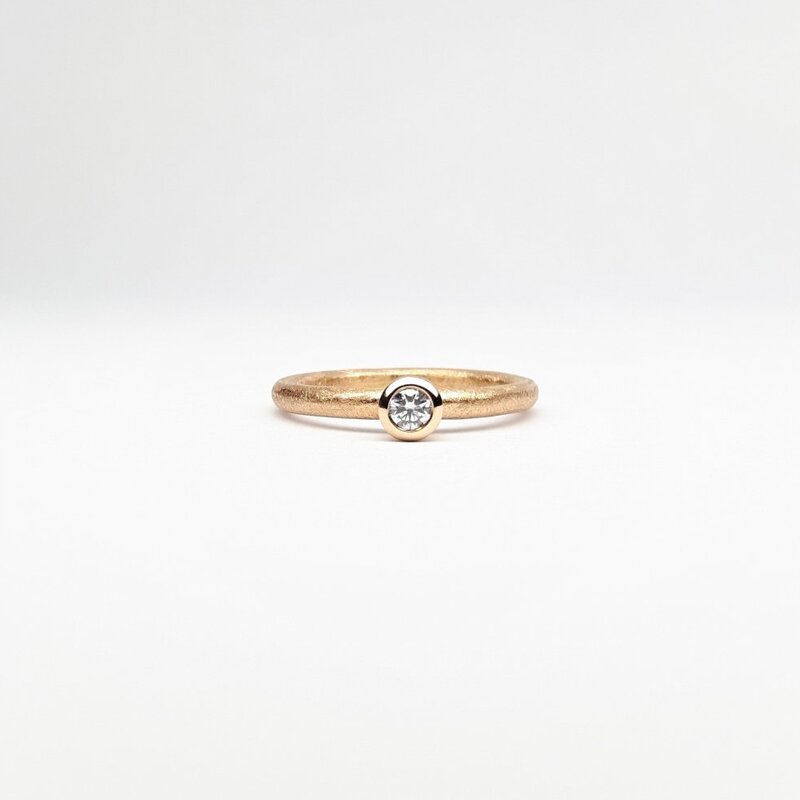 "combiring mini", or rouge 18kt et brillant 0,1ct Ø3mm.