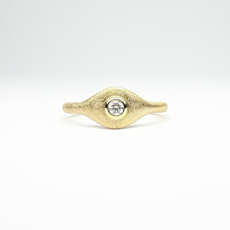 "wave", bague en or jaune 18kt et diamant 0,10ct.