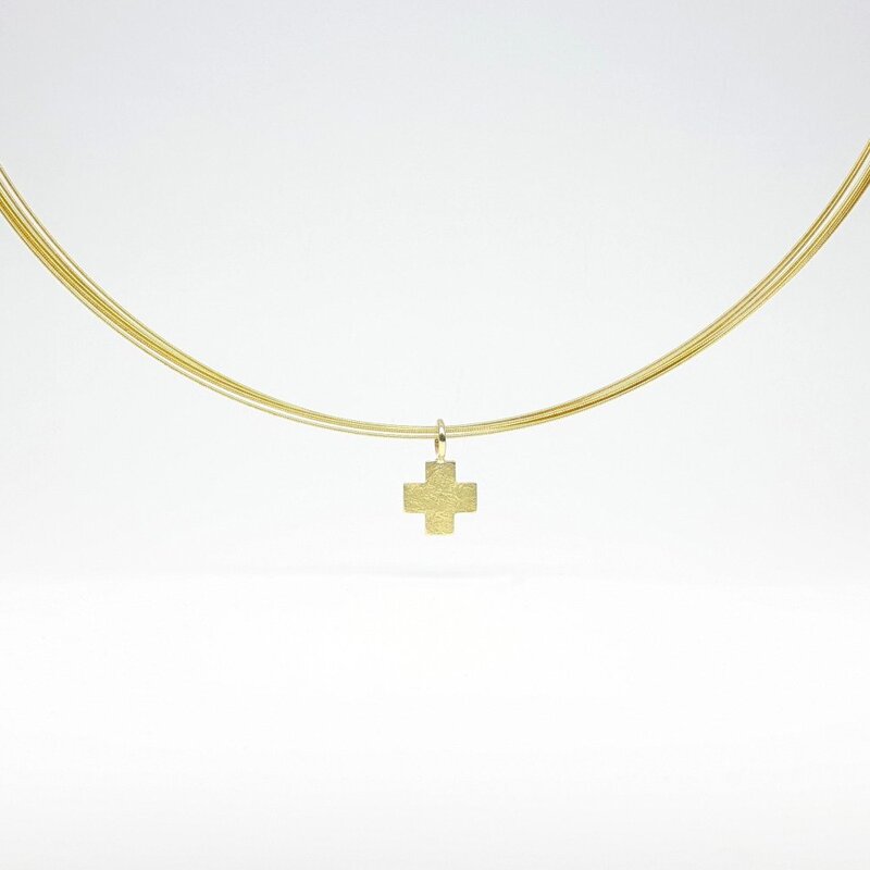 Pendentif "croix" en or jaune 18kt.