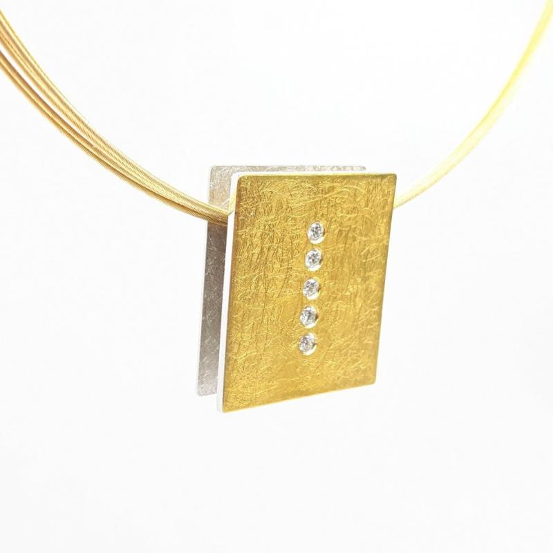 Pendentif en or fin, argent 925/- et 5 brillants.