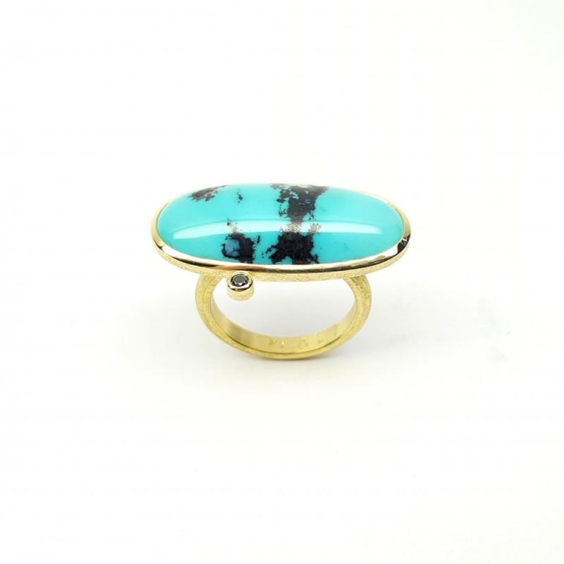 Bague en or jaune 18kt, turquoise et diamant noir.