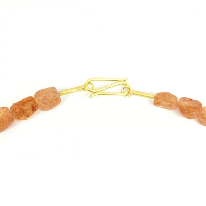 Collier en pierre de soleil et or jaune 18kt. Pièce unique.