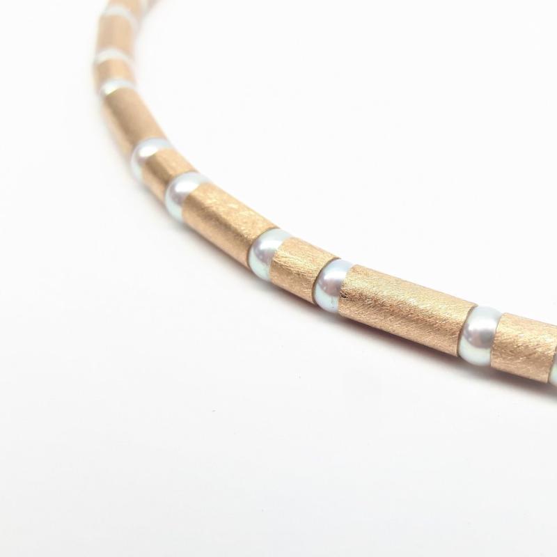 Collier en or rouge 18kt et perles de culture Akoya.