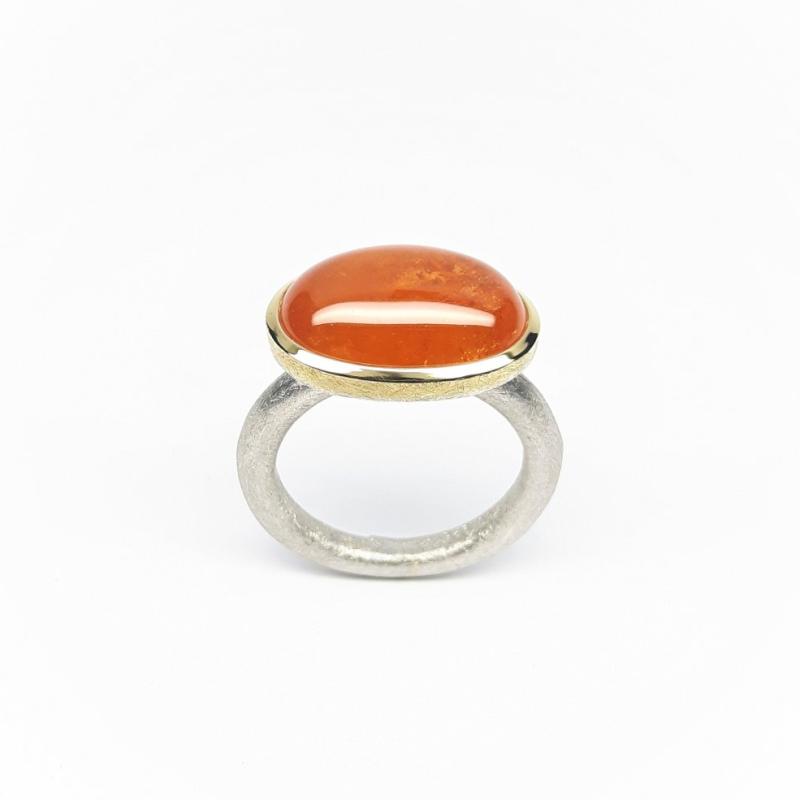 Bague en argent 925-., or jaune 18kt et grenat mandarin. Pièce unique.