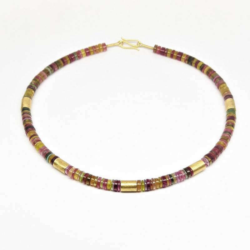 Collier en tourmaline multicolore et or jaune 18kt. Pièce unique.