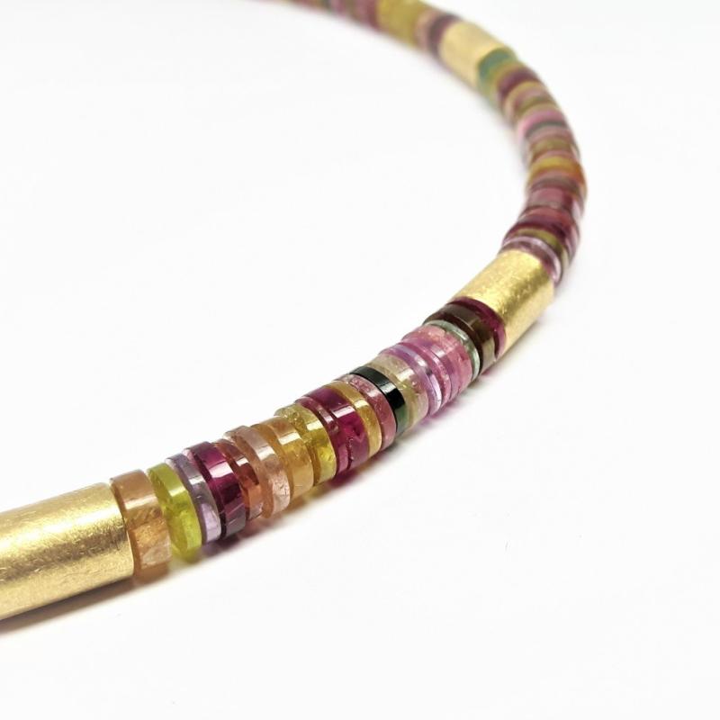 Collier en tourmaline multicolore et or jaune 18kt. Pièce unique.