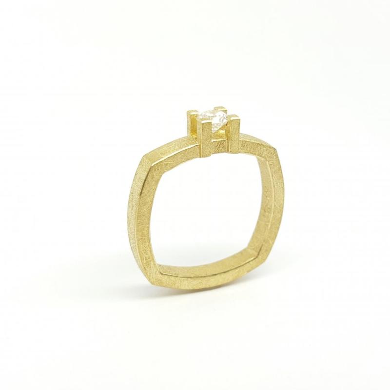 Bague solitaire en or jaune 18kt et brillant à 0,25ct.