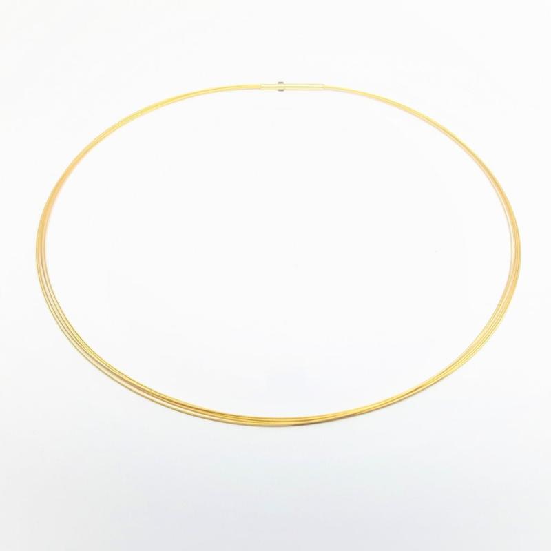 Pendentif Ø24mm en or jaune 18kt et 11 brillants.