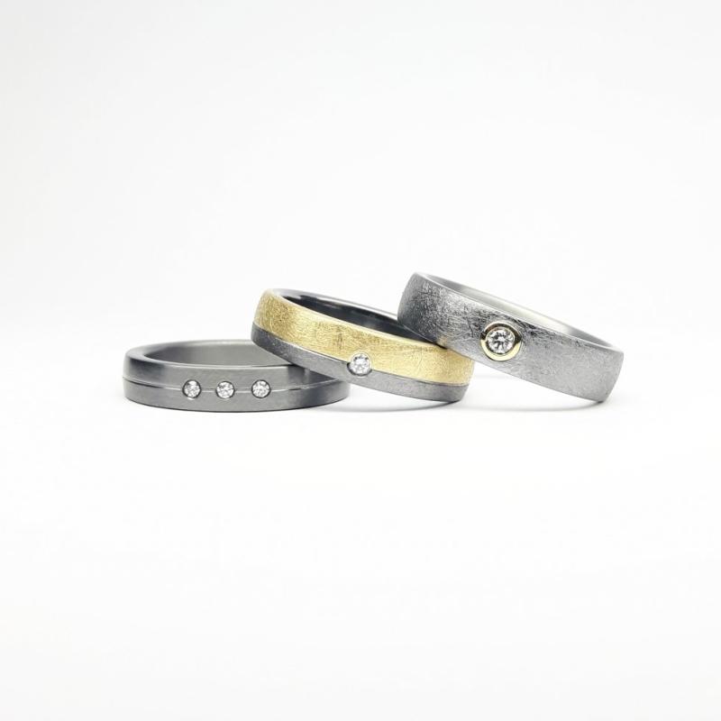 Bague en tantale 999/-, or jaune 18kt et diamant. Pièce unique.