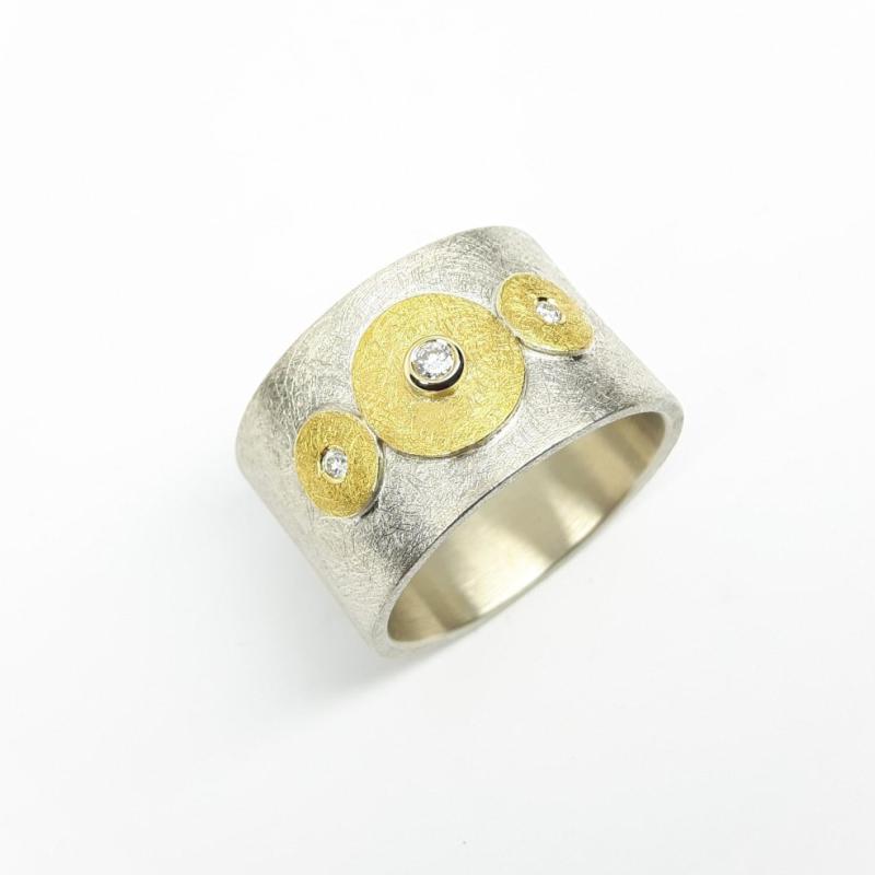 Bague en argent, or fin et diamants.