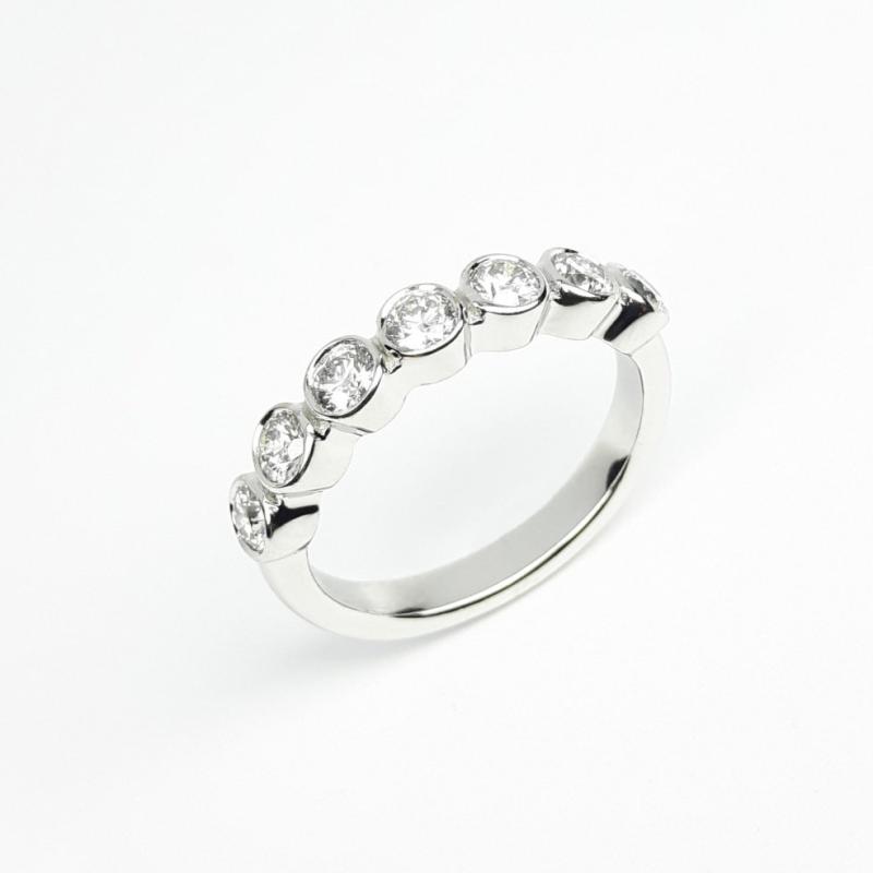 Bague en or blanc et 7 diamants à 0,70ct.