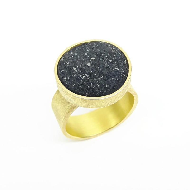 Bague en or jaune 18kt et agate cristallisée. Pièce unique.
