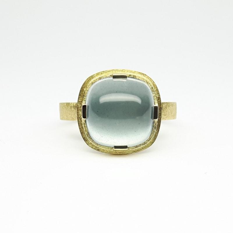 Bague en or jaune 18kt et aigue-marine. Pièce unique.