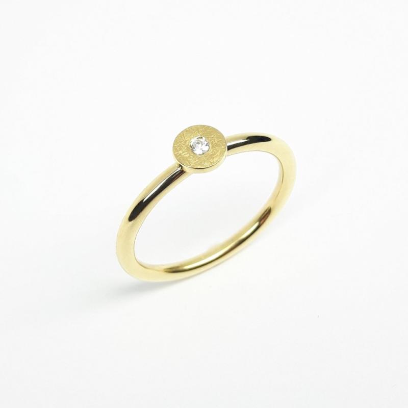 Bague en or jaune 18kt et diamant.