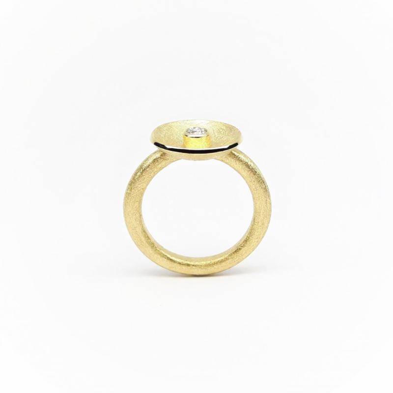 Bague en or jaune 18kt et diamant. Pièce unique.