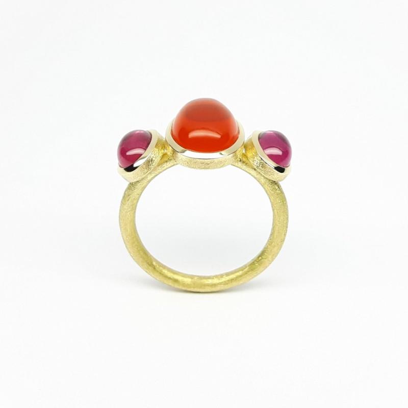 Bague en or jaune 18kt, opale de feu et tourmaline rose. Pièce unique.
