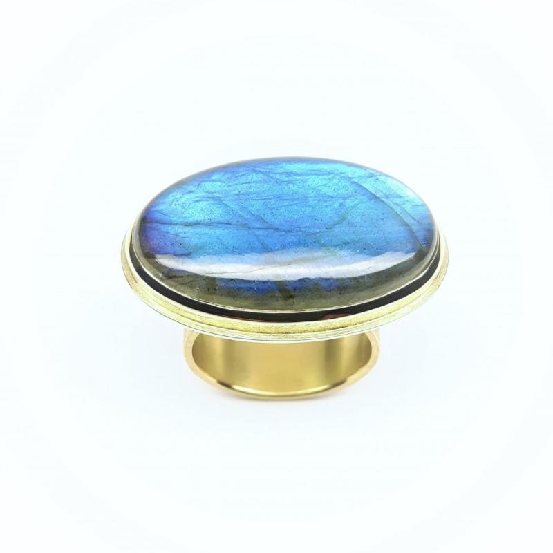 Bague en or jaune 18kt et labradorite. Pièce unique.