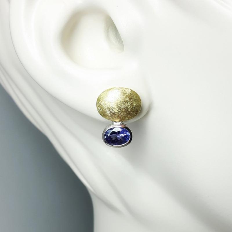 Boucles d'oreilles en or jaune/blanc 18kt et tanzanites. Pièce unique.