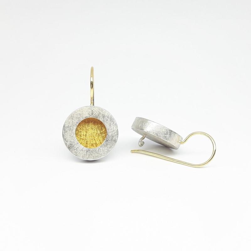 Boucles d'oreilles en argent 925-. or fin et or jaune 18kt.