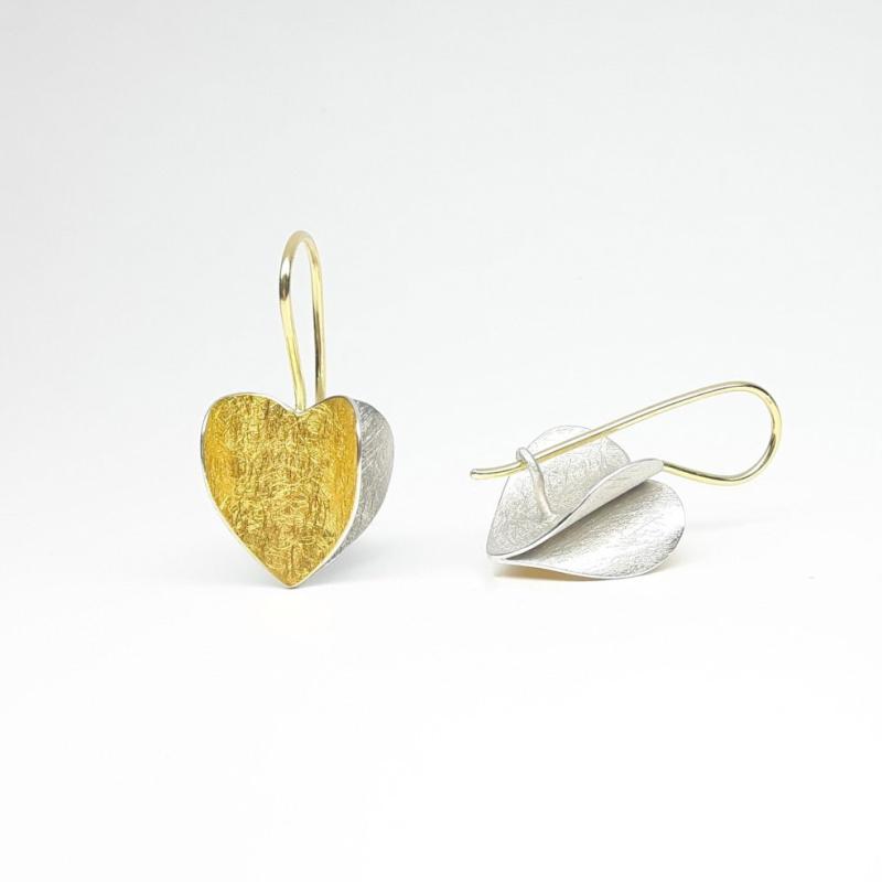 Boucles d'oreilles coeur en or fin, jaune 18kt et argent 925/-.