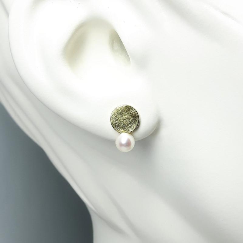 Boucles d'oreilles en or jaune 18kt et perles Akoya.