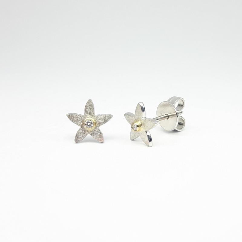 Boucles d'oreilles en argent 925/-, or jaune 18kt et diamants.