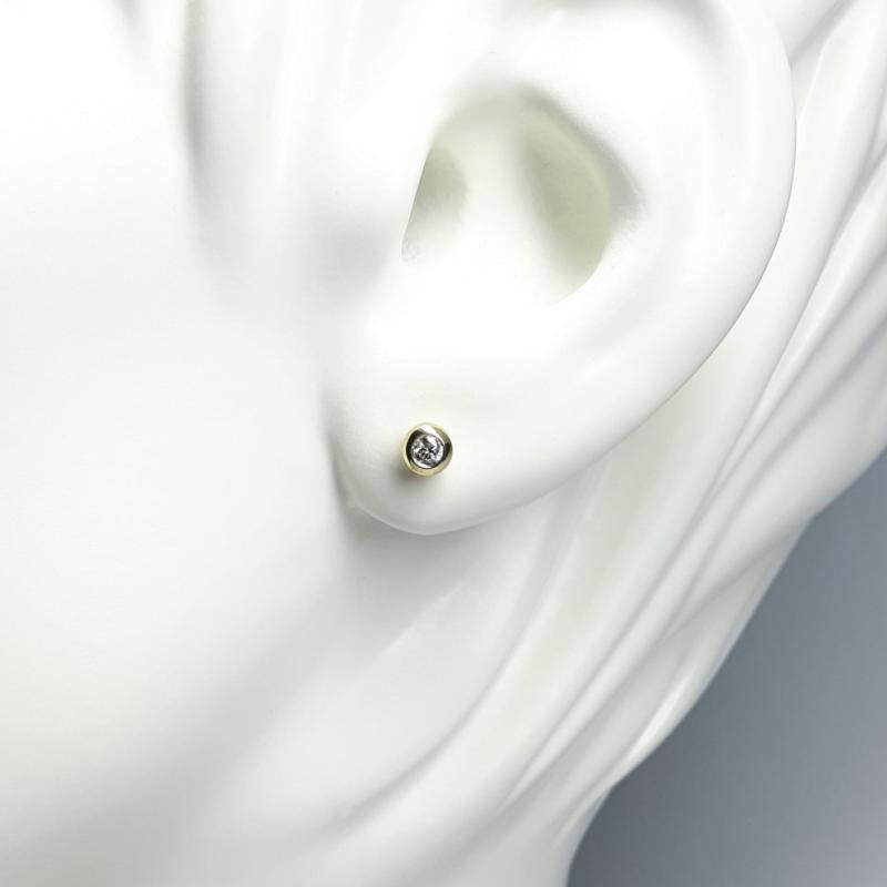 Boucles d'oreilles en or jaune 18kt et diamants Ø2,4mm 0,10ct tot.
