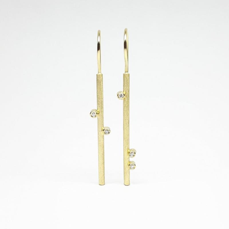 Boucles d'oreilles en or jaune 18kt et diamants. Pièce unique.