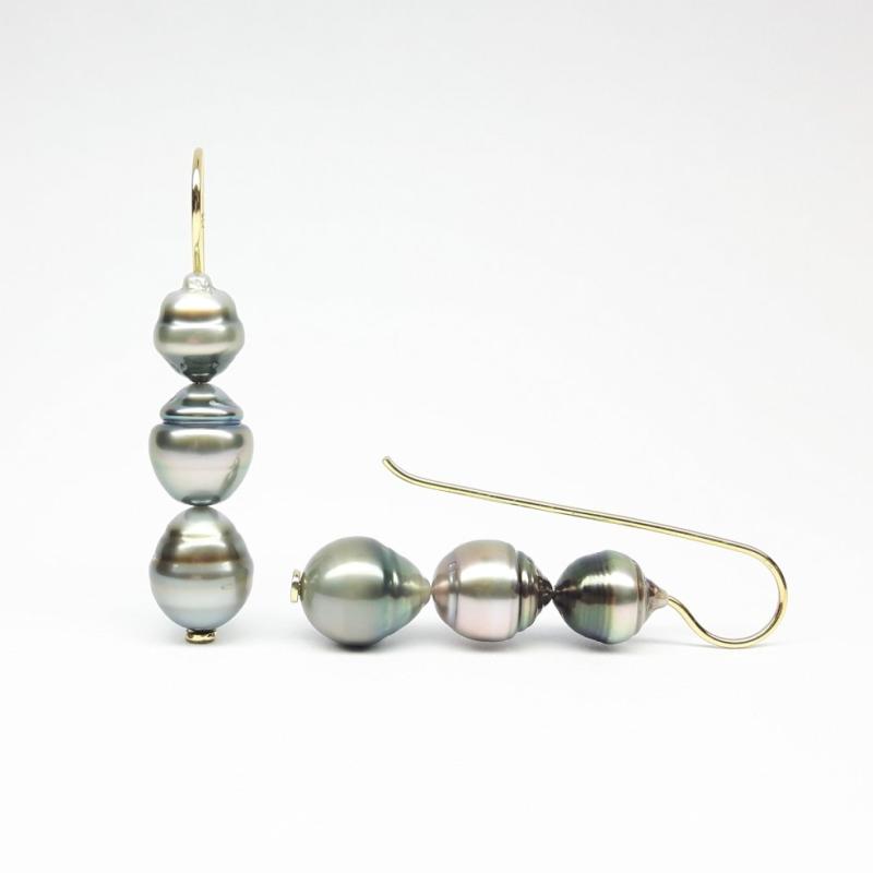 Boucles d 'oreilles en or jaune 18kt et perles de Tahiti. Pièce unique.
