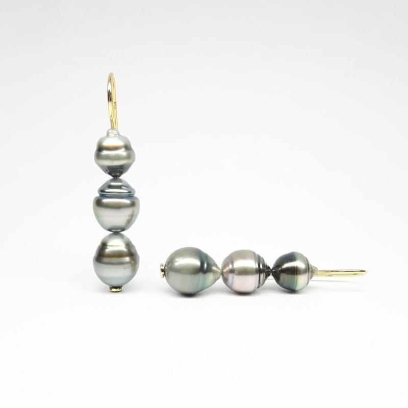 Boucles d 'oreilles en or jaune 18kt et perles de Tahiti. Pièce unique.