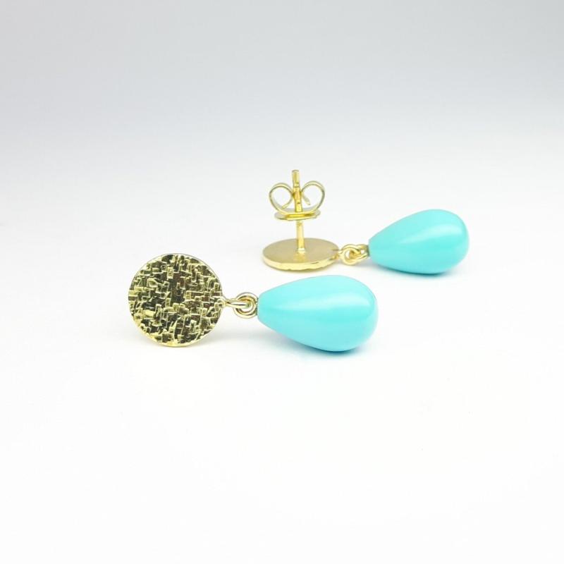 Boucles d'oreilles en or jaune 18kt martelé et pampilles en turquoise. Pièce unique.