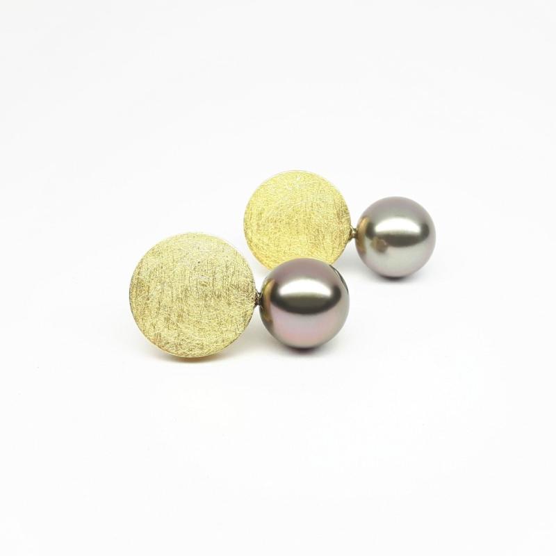 Boucles d'oreilles en or jaune 18kt perles de Tahiti Ø12mm.