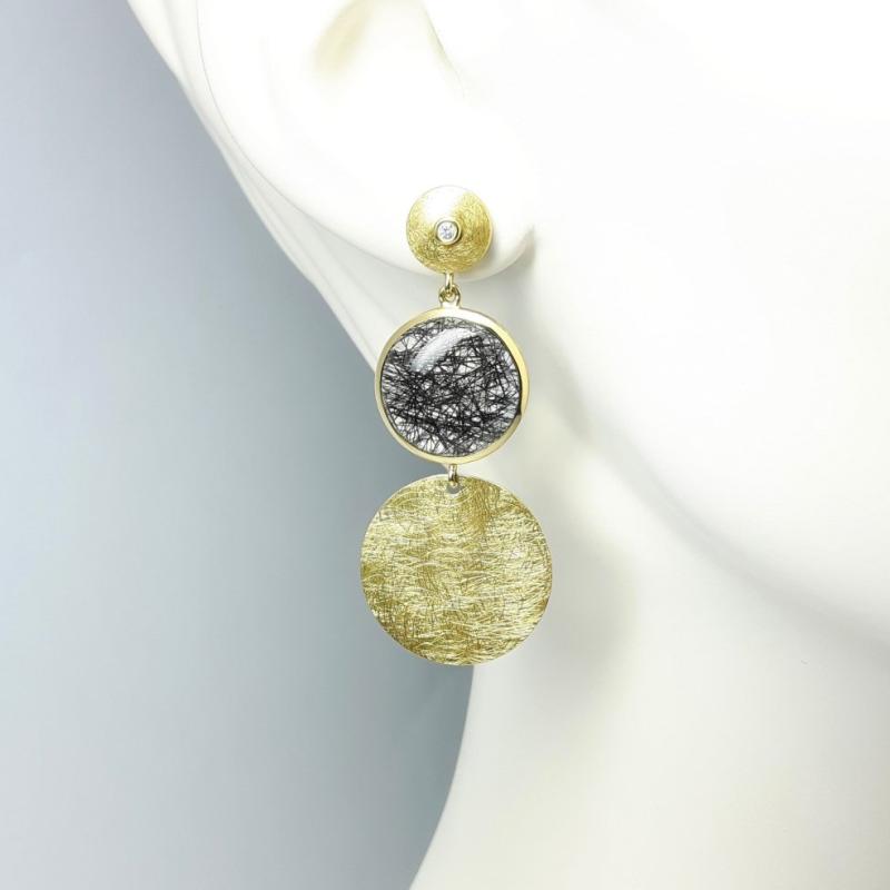 Boucles d'oreilles en or jaune 18kt, quartz tourmaline et brillants. Pièce unique.