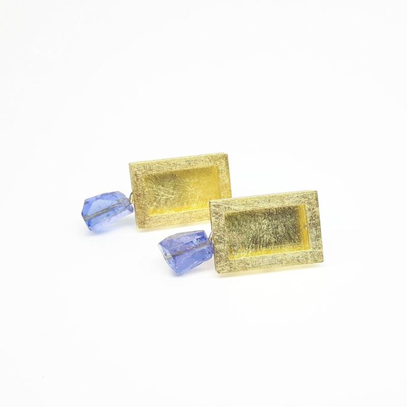 Boucles d'oreilles en or jaune 18kt et cristaux en tanzanite. Pièce unique.