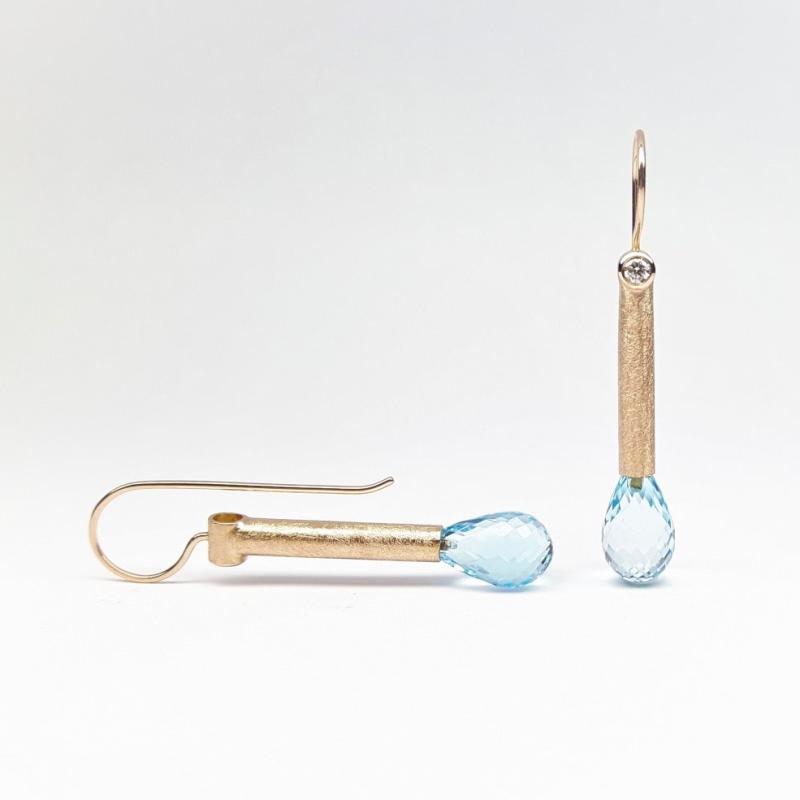 Boucles d'oreilles en or rouge 18kt, topaze bleu et diamants. Pièce unique.