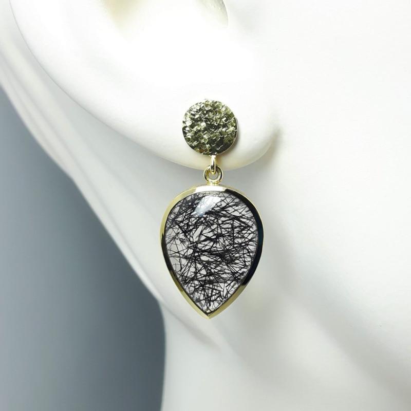 Boucles d'oreilles en or jaune 18kt et quartz tourmaline. Pièce unique.