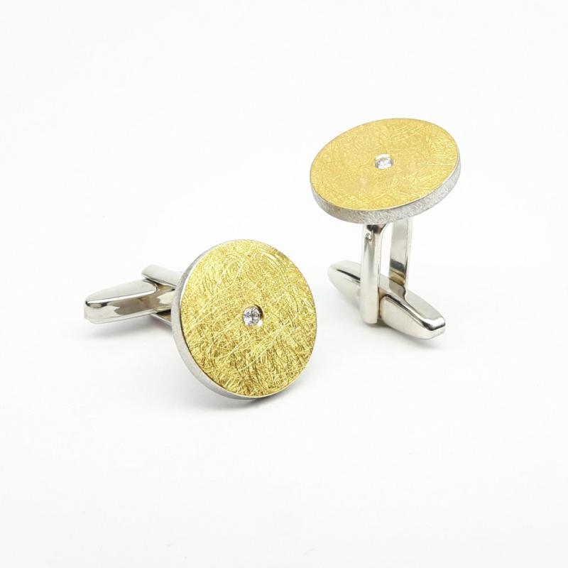 Boutons de manchettes en argent 925/-, or fin et brillants.