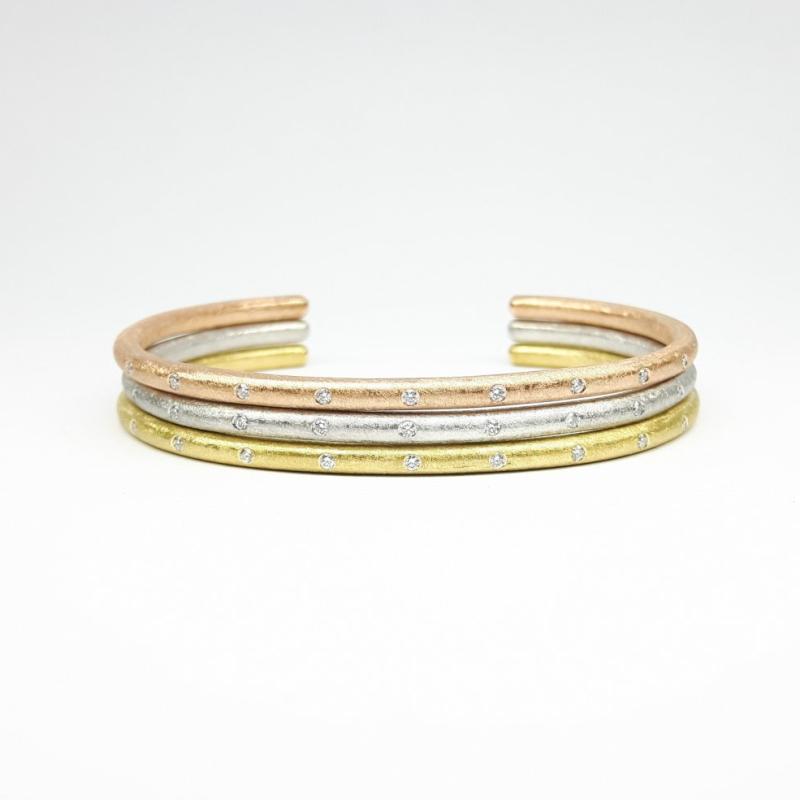 Bracelet en or blanc 18kt et 9 diamants.