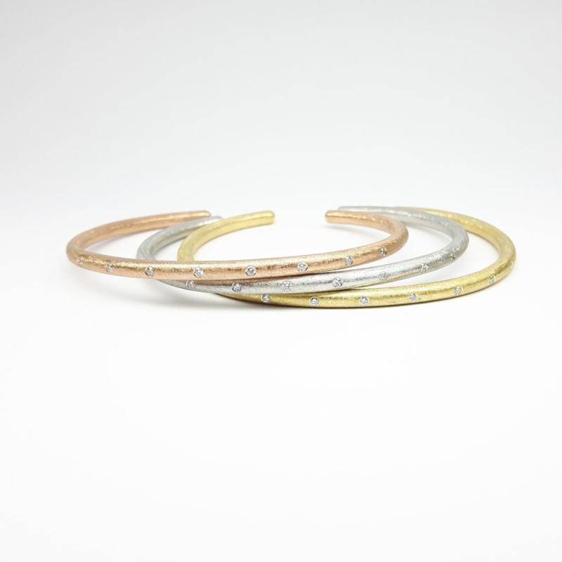 Bracelet en or blanc 18kt et 9 diamants.