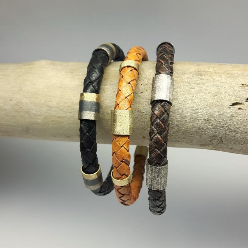 Bracelet en cuir et argent 925/- noirci.