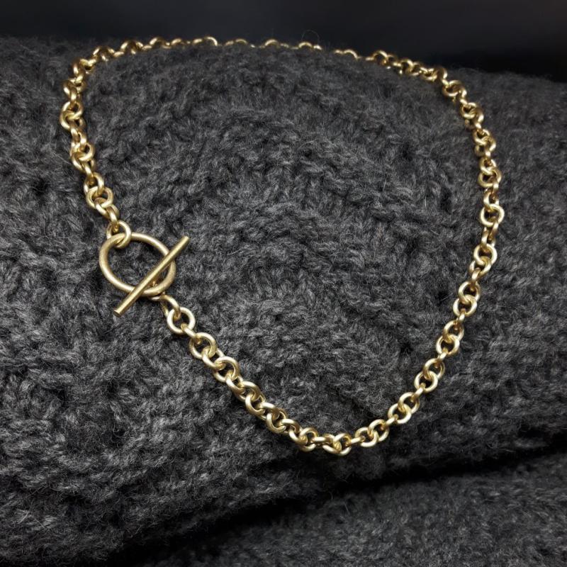 Collier entièrement fait à la main en or jaune 18kt. Pièce unique.