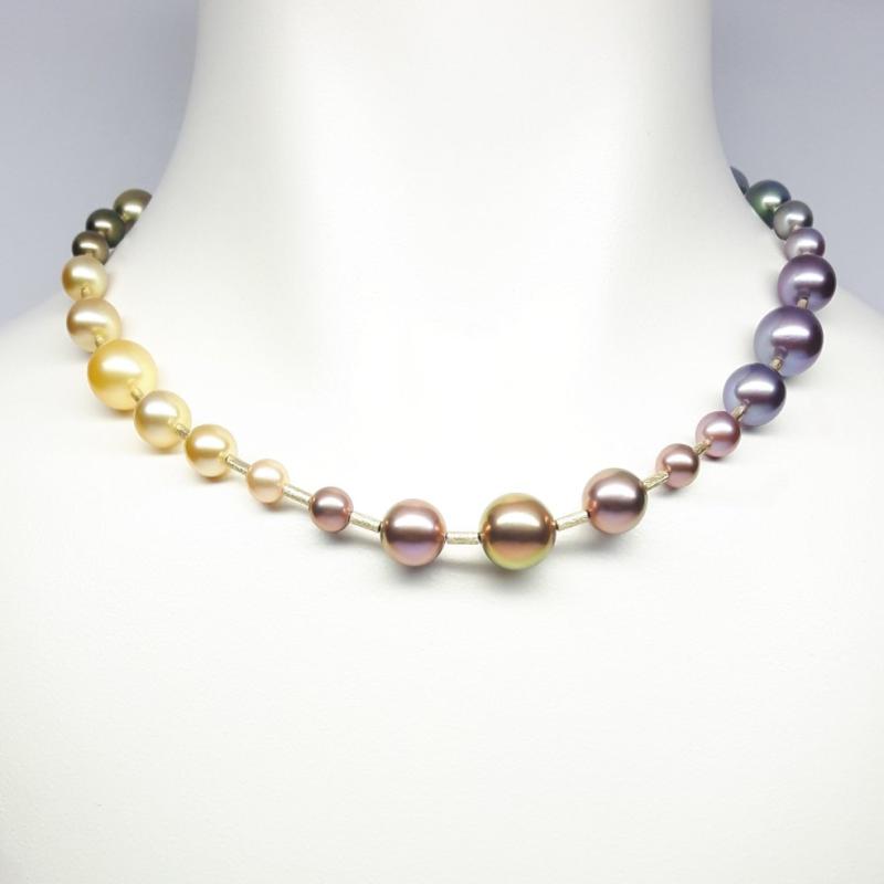Collier en perles de Tahiti, perles des mers du Sud et Edison. Or jaune 18kt. Pièce unique.