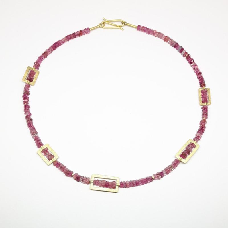 Collier en tourmaline rose et or jaune 18kt. Pièce unique.