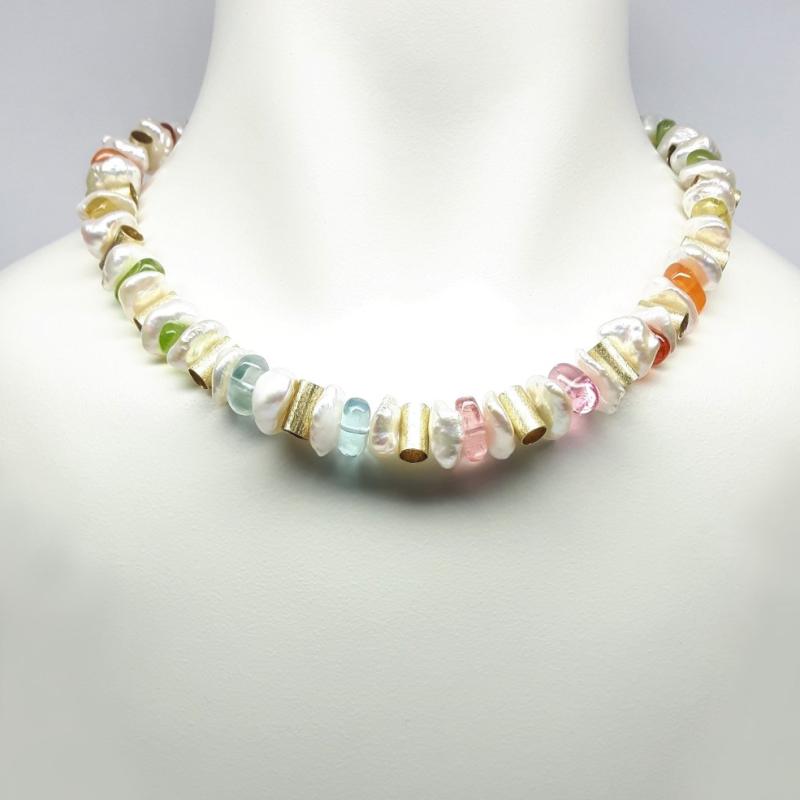 Collier en aigue-marine, tourmaline, grenat mandarin, péridot, béryl jaune, perles et or 18kt. Pièce unique!