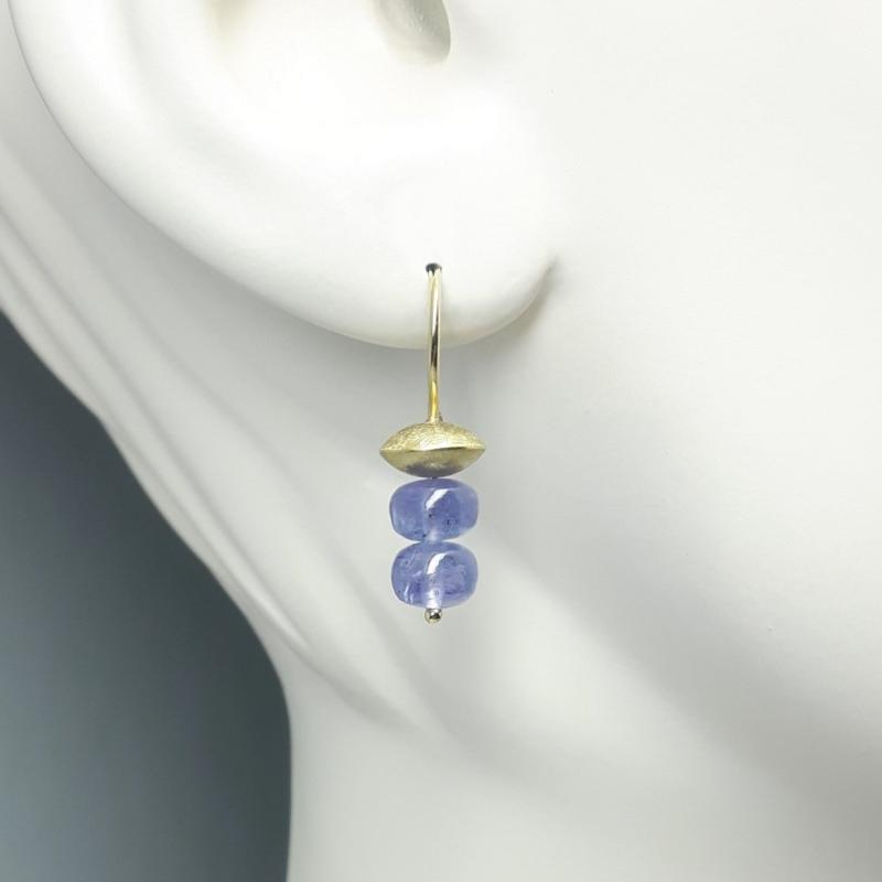 Boucles d'oreilles en or jaune 18kt et tanzanite. Pièce unique.