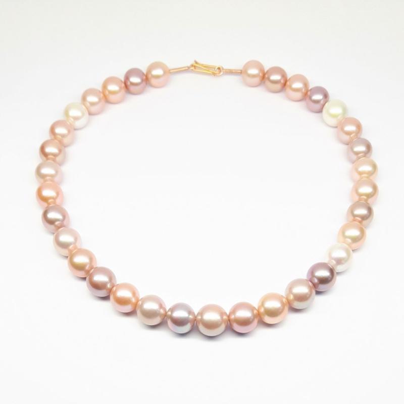 Collier en perles de culture d'eau douce Ø12-15mm et or rouge 18kt. Pièce unique. 