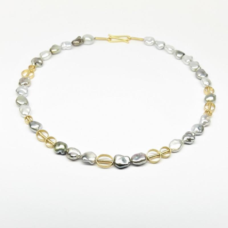 Collier en perles keshi Tahiti et or jaune 18kt. Pièce unique.